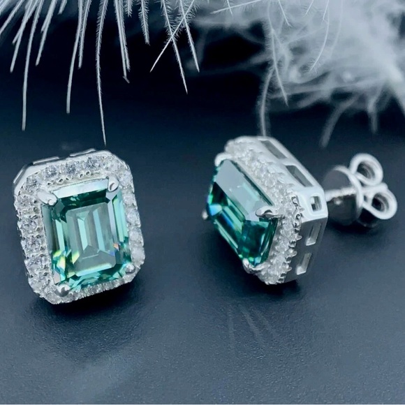 Clearance‼️Certified 2.5ct Diamond silver stud earrings 925. Green and white - Picture 4 of 16